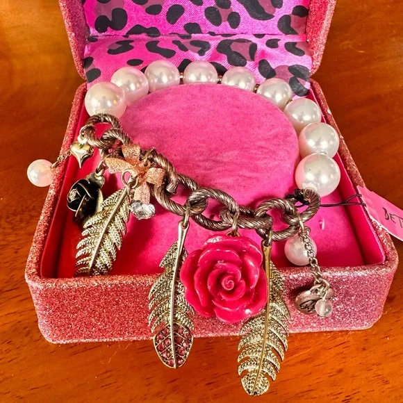 SOLD🩷[ Betsey Johnson ] Pearl & Chain Charm Bracelet - Picture 10 of 11